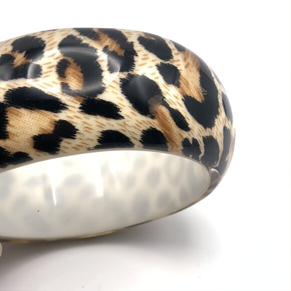 Leopard print wide bangle bracelet – chunky acrylic lucite style animal print - Picture 9 of 9